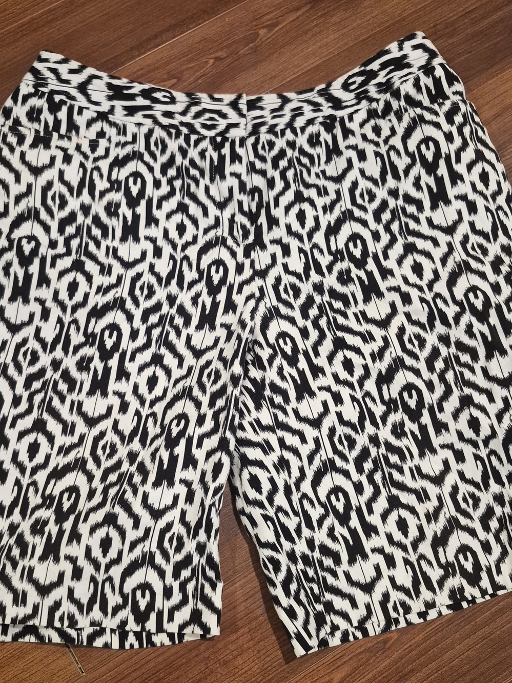 Rafaella Black and White Patterned Shorts